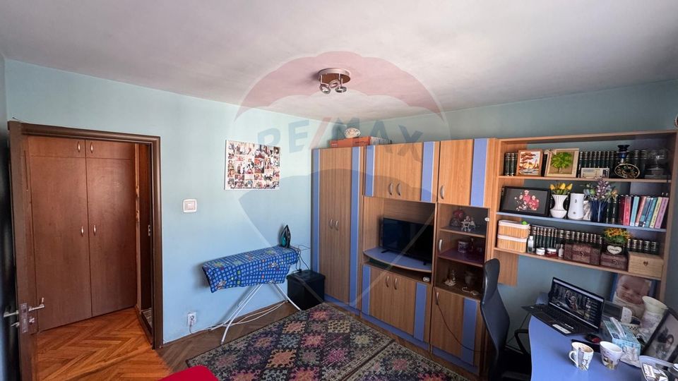 De vanzare: apartament cu 4 camere in zona ultracentrala