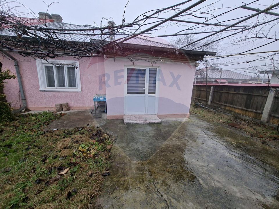 Casă de vânzare, Buhuși — 80 mp, teren 410 mp