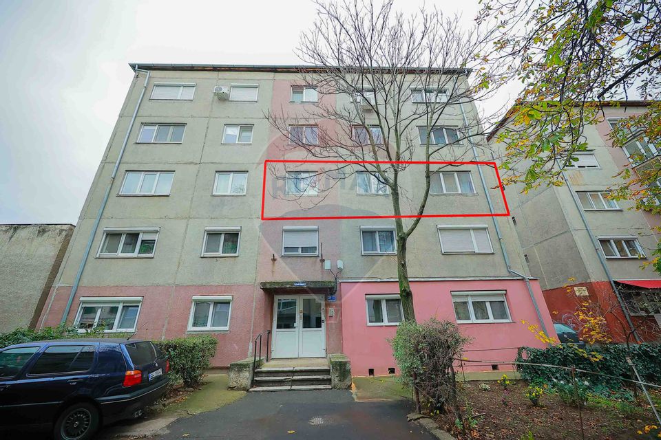 Apartament 3 camere de vânzare în zona Rogerius