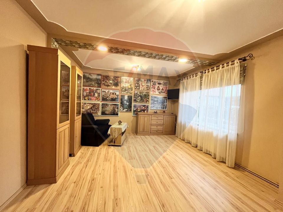 Apartament la casa de inchiriat!