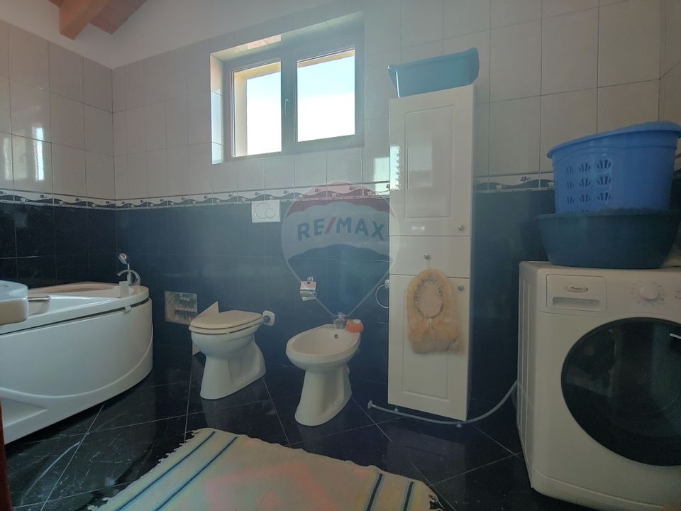 Casă / Vilă de lux cu 5 camere de vânzare în Vadu Moldovei, Suceava