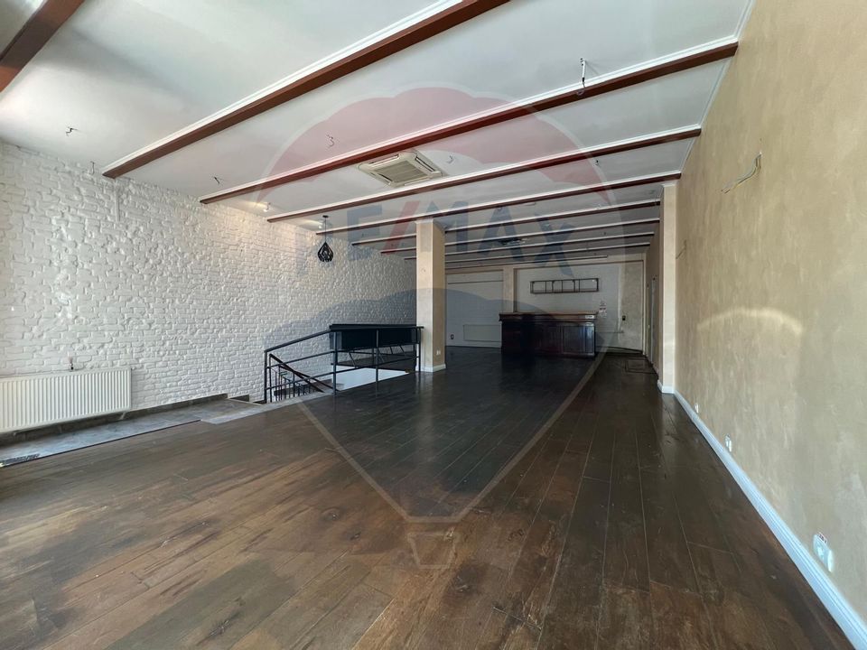 250sq.m Commercial Space for rent, Peninsula area