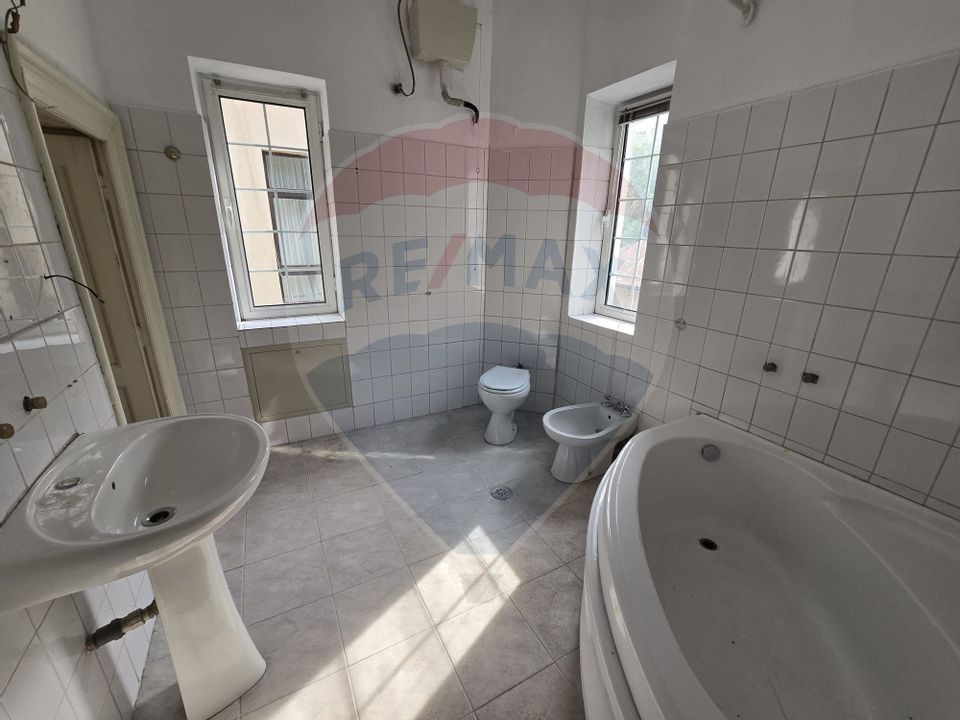 DE VANZARE Casă / Vilă cu 11 camere de vânzare în zona Parcul Carol