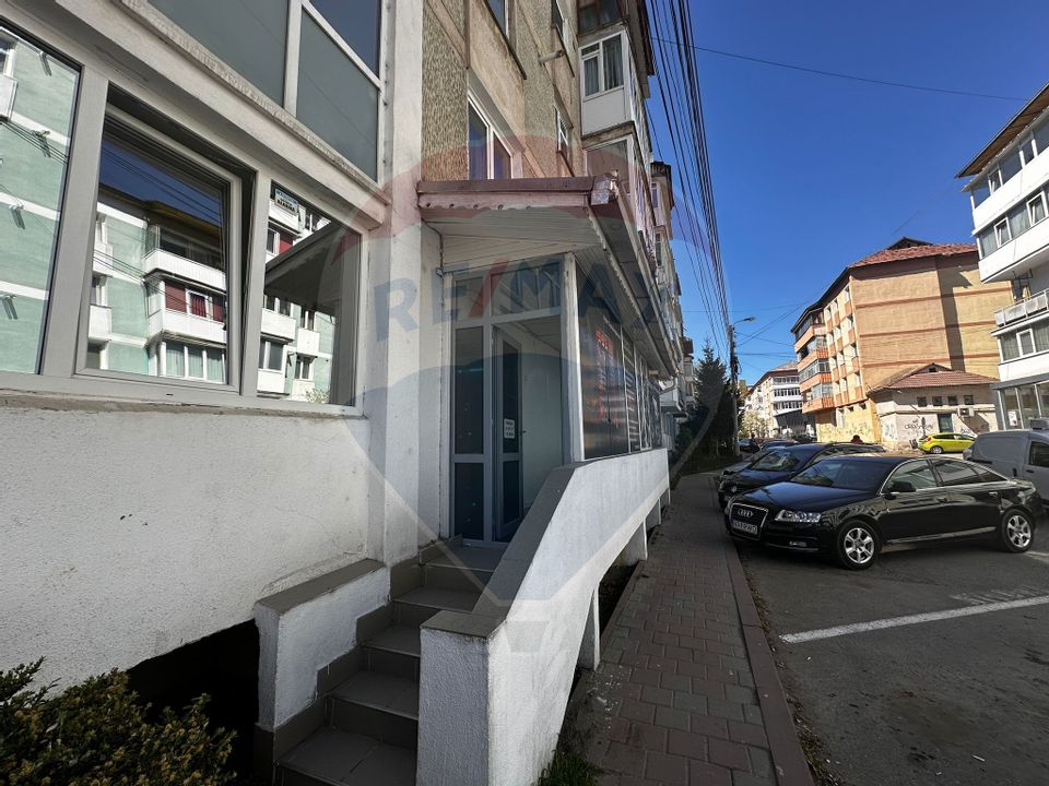 44sq.m Commercial Space for rent, Maratei area