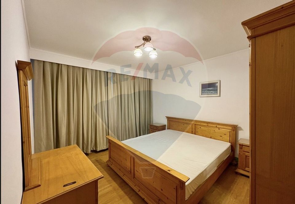 Apartament cu 3 camere de închiriat în zona Central