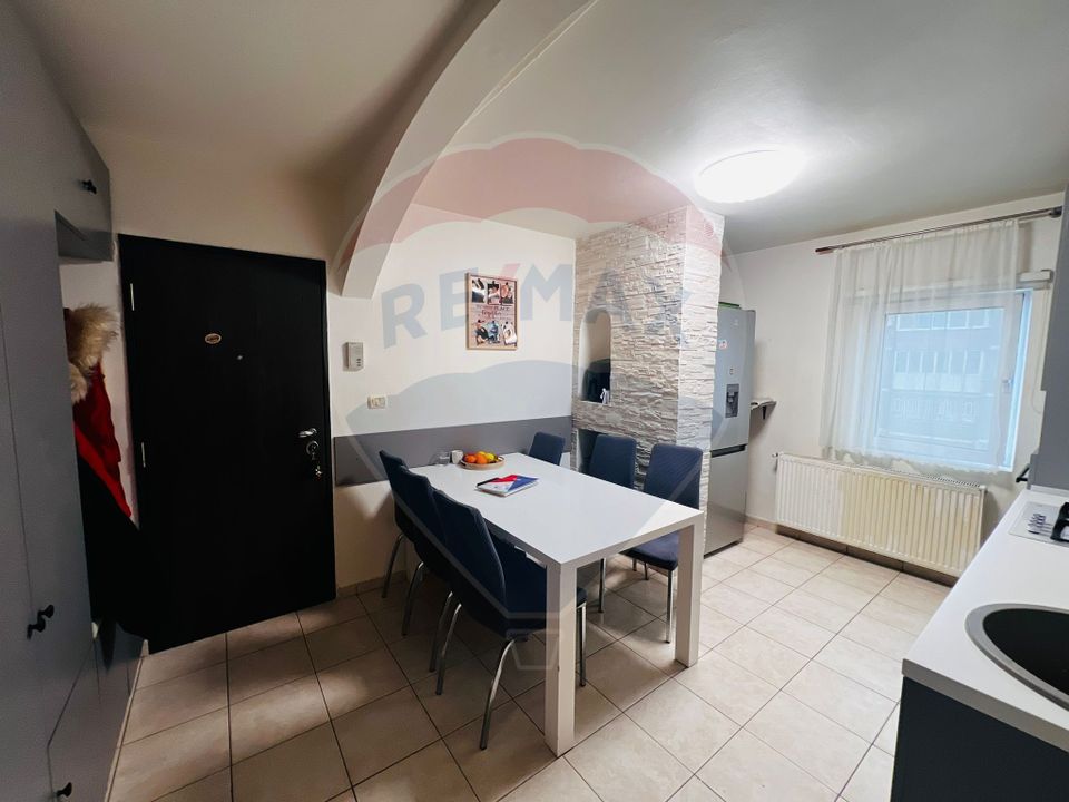 Apartament 4 camere decomandat cu loc de parcare etajul 3