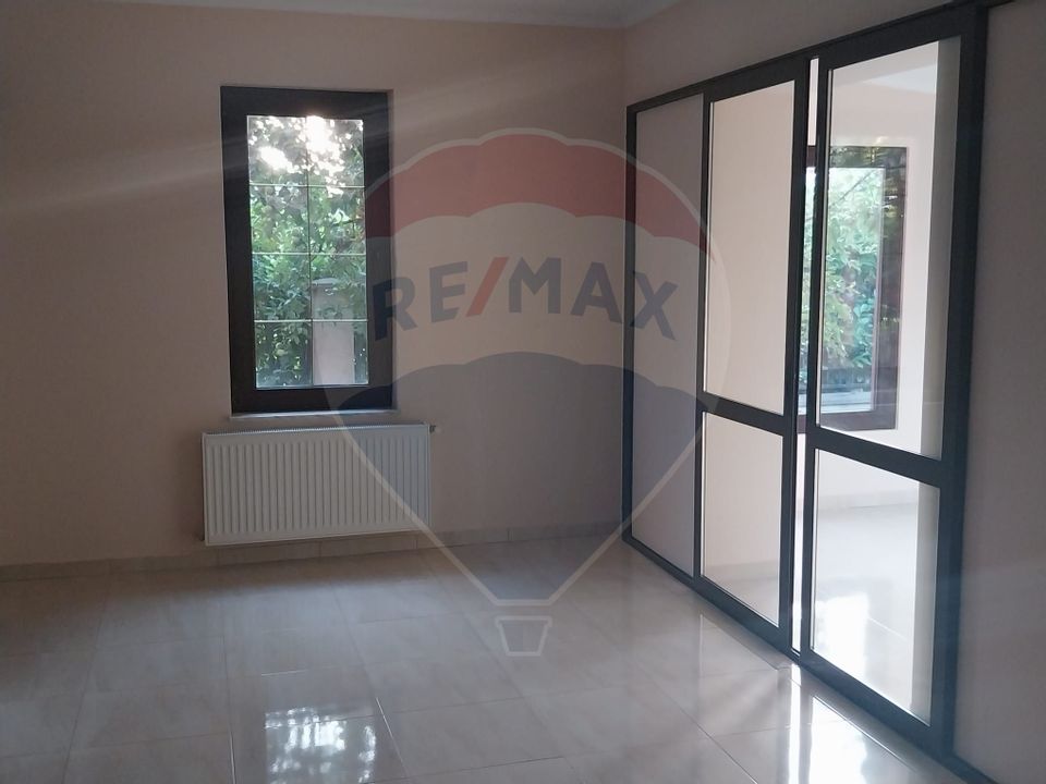 5 room House / Villa for sale