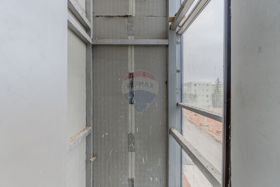 Cladire de 902 mp utili de vânzare, zona Grivitei - DN 13, COMISION 0