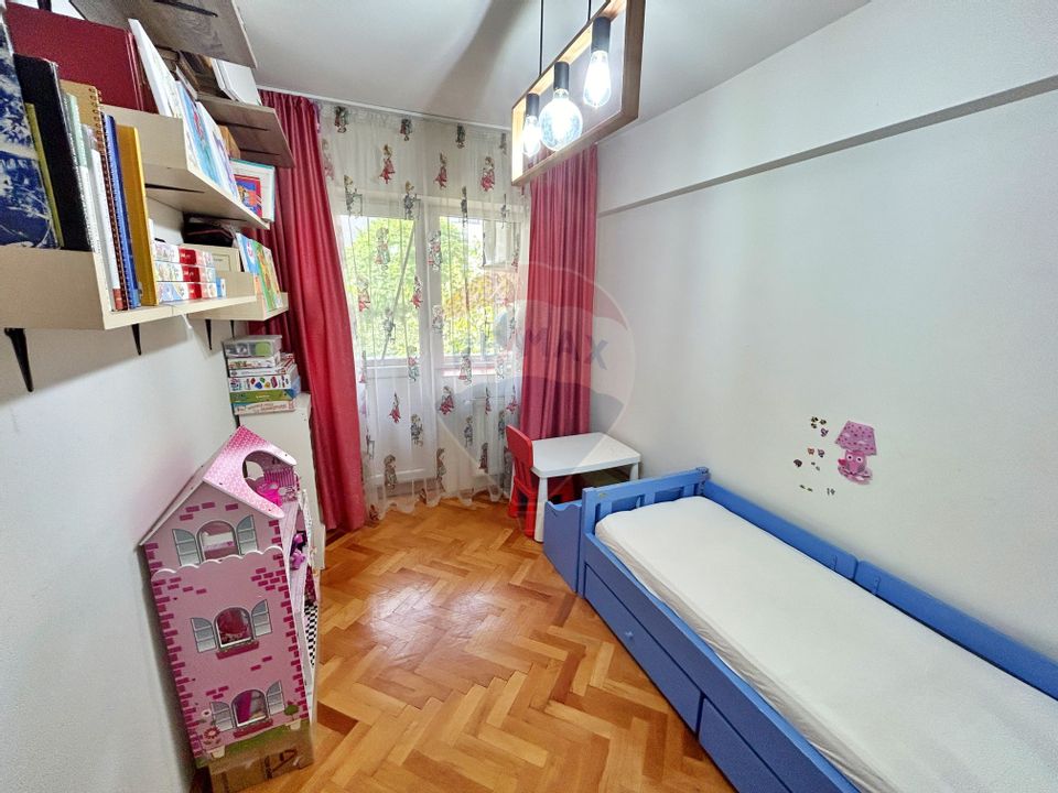 Apartament cu 4 camere de vânzare în zona Aurel Vlaicu