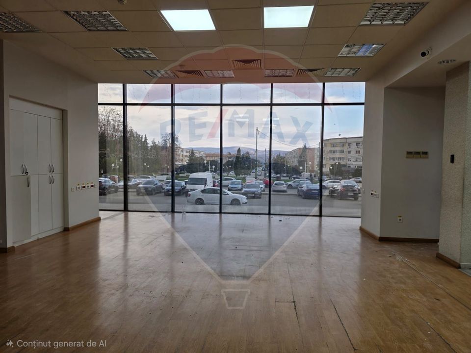 Spatiu comercial de inchiriat in zona centrala a mun Onesti