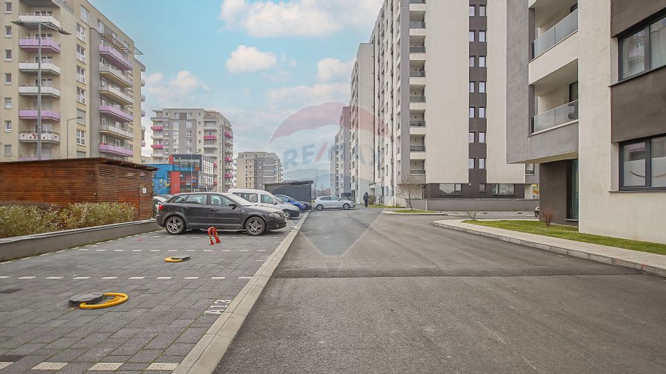 De inchiriat | Apartament 3 camere | Loc de parcare | Zona Tractorul