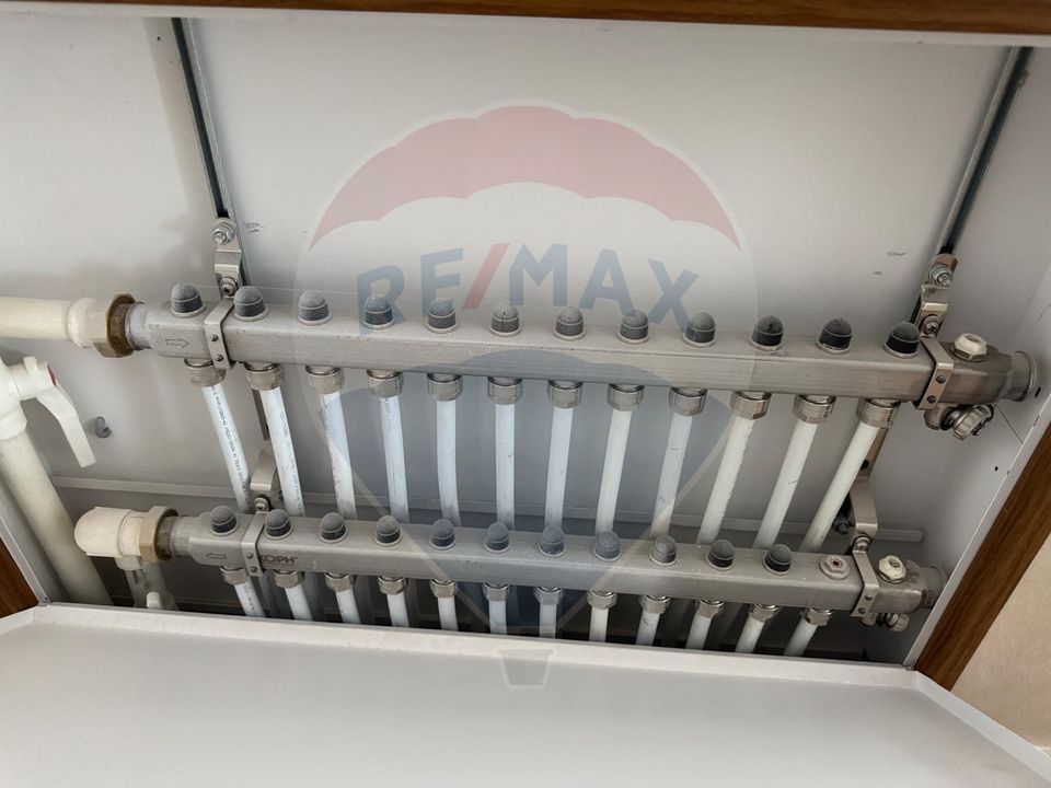 8 room House / Villa for sale, Darmanesti area