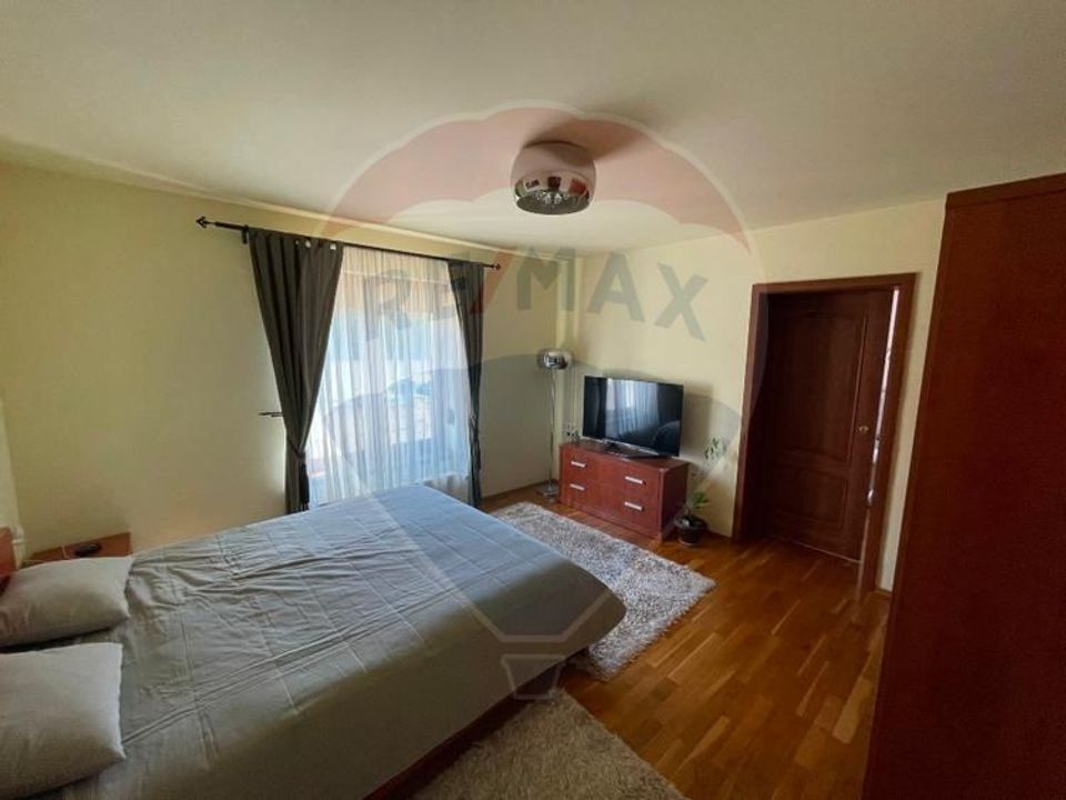 Casă modernă de vânzare în Partoș