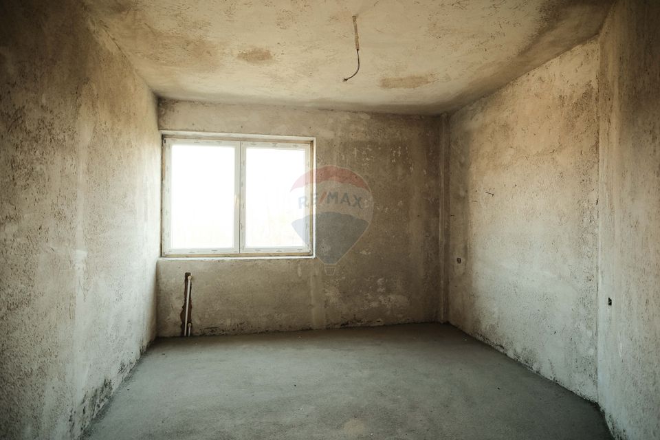 643sq.m Commercial Space for sale, Est area