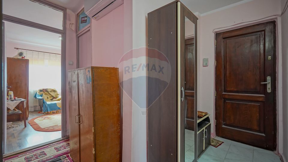 Apartament cu 3 camere de vânzare în zona Bartolomeu