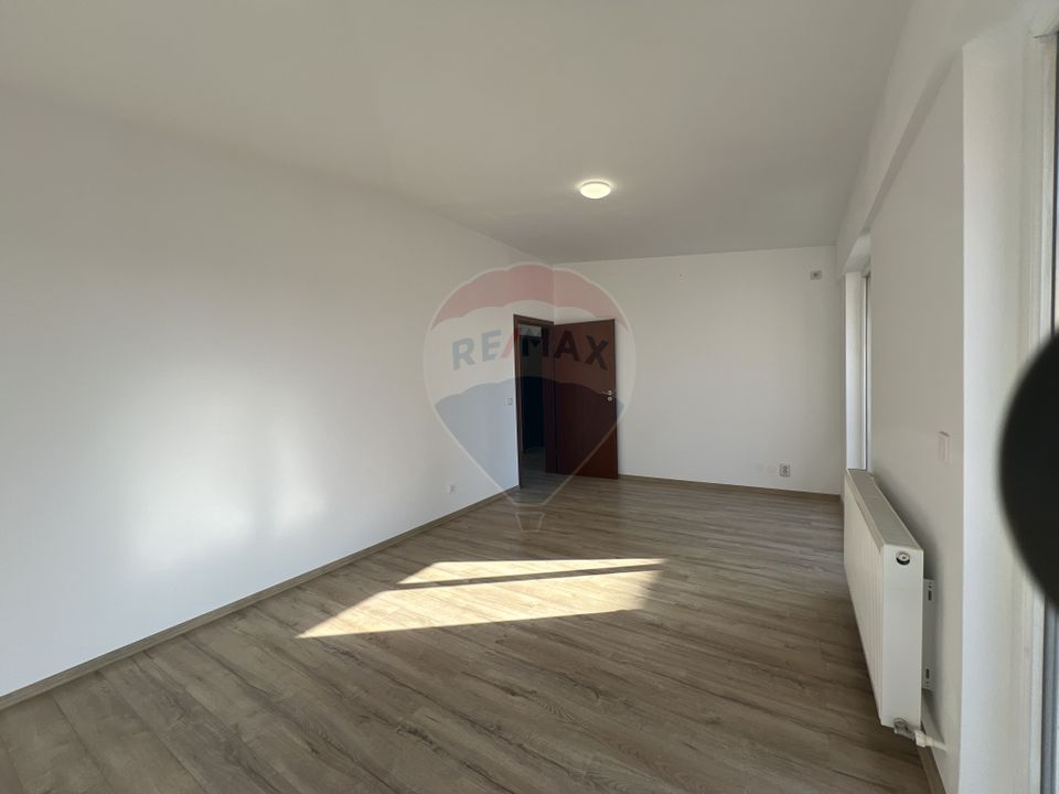 La inchiriat apartament 3 camere si parcare in Voluntari