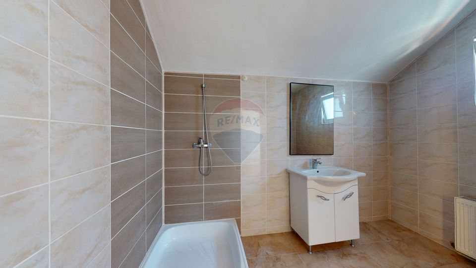 Casă individuală de vânzare | P+E+M | Central | Cristian