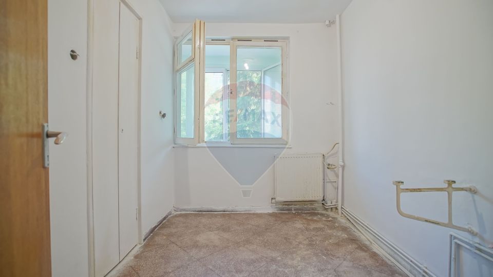 Apartament cu 3 camere de vânzare în Centrul Civic, B-dul Victoriei