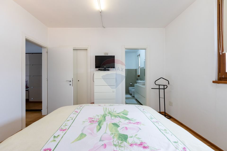 8 room House / Villa for sale
