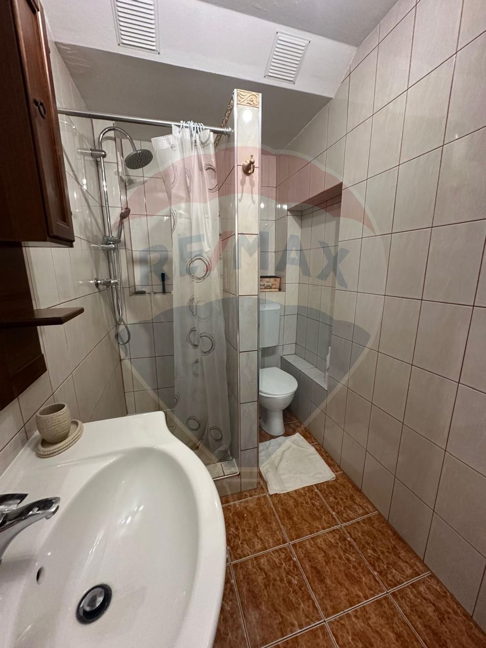 Apartament cu 3 camere de închiriat în zona Ultracentral
