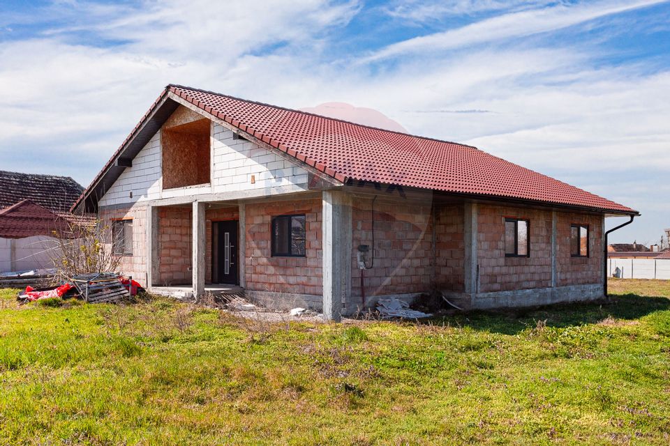 Casa de vanzare Frumuseni ,2 fronturi stradale.