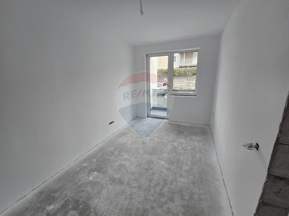 Apartament cu 3 camere de vânzare