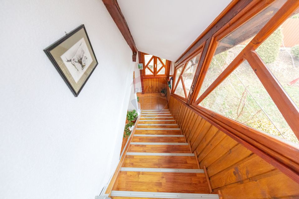 Casă spațioasă cu garaj dublu, foișor și curte amenajată