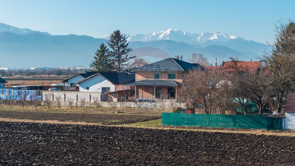 Teren intravilan 9.000 mp pentru dezvoltare rezidențială sau mixtă