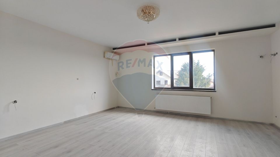 Villa for sale in Berceni, land 1161 sqm | Investment opportunity