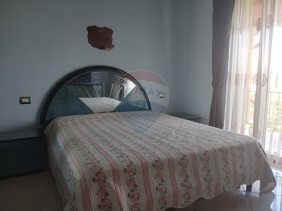 Casă / Vilă de lux cu 5 camere de vânzare în Vadu Moldovei, Suceava