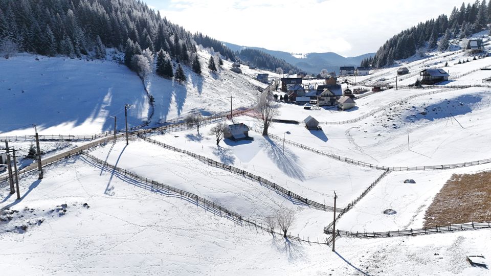 Land 1,380sqm Fundata / Strada Principala