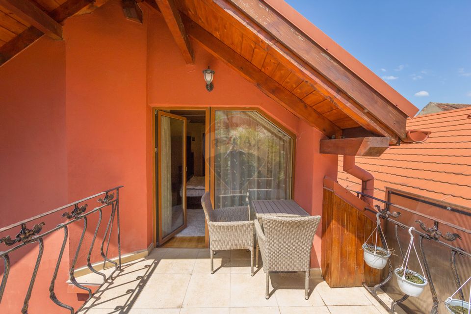 Property Located under Tâmpa composed of 2 Houses and Garden,