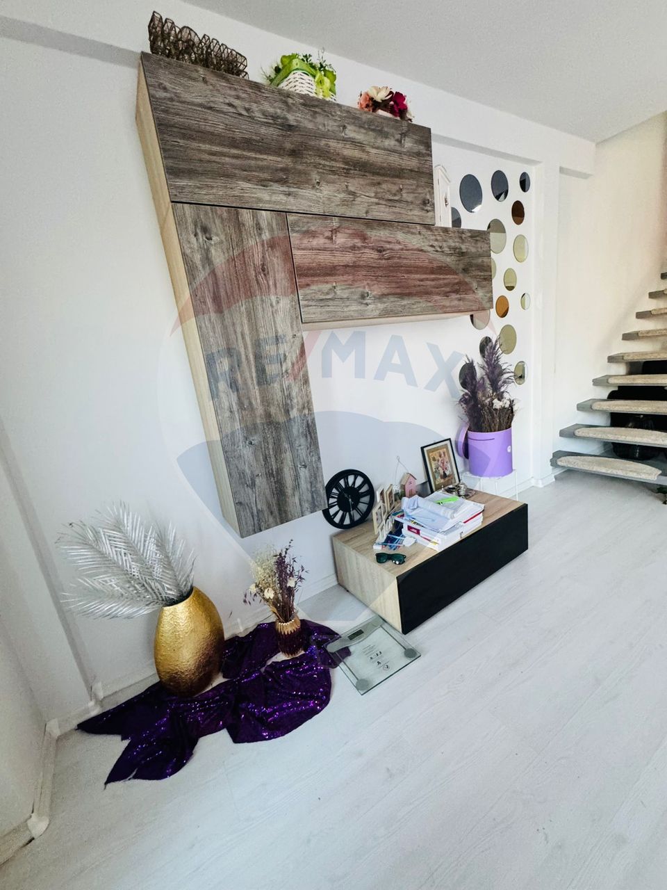 8 room House / Villa for sale, Vest area