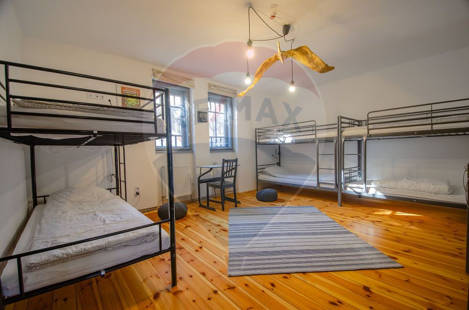 Casă / Vilă cu 6 camere de închiriat în zona Balcescu
