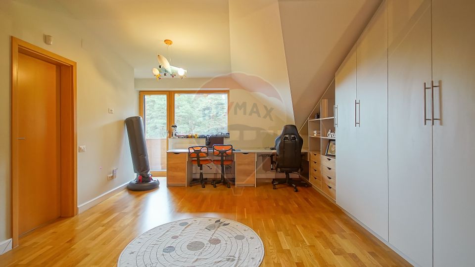 Vila moderna cu vedere spre padure Poiana Angelescu