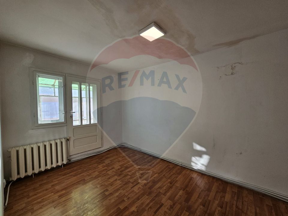 Apartament cu 3 camere de vânzare
