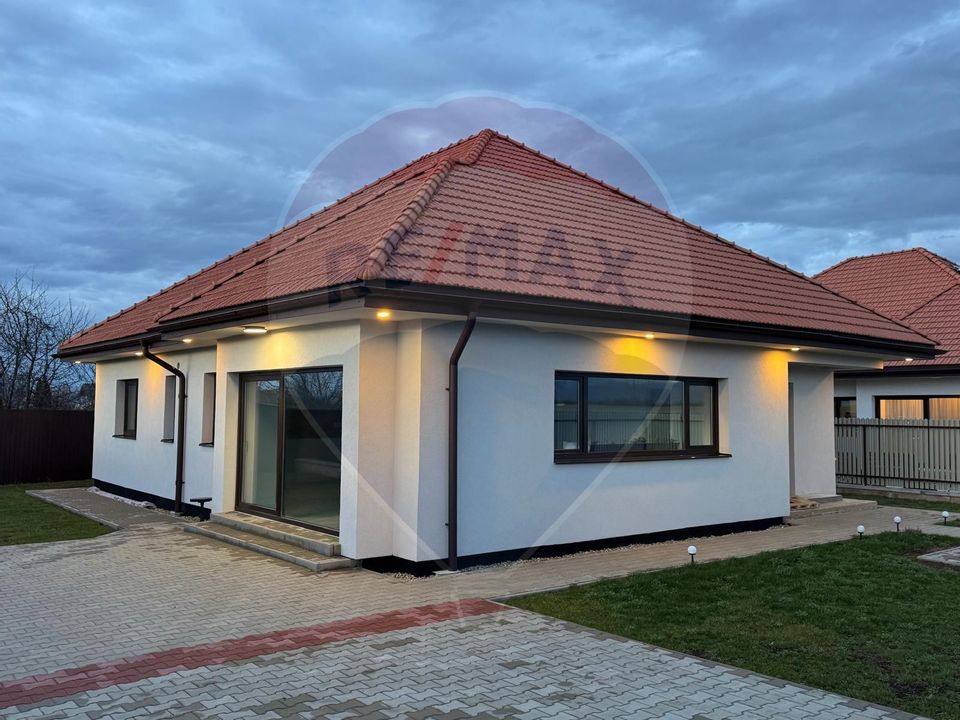 Casă / Vilă cu 4 camere de vânzare/zona Harman