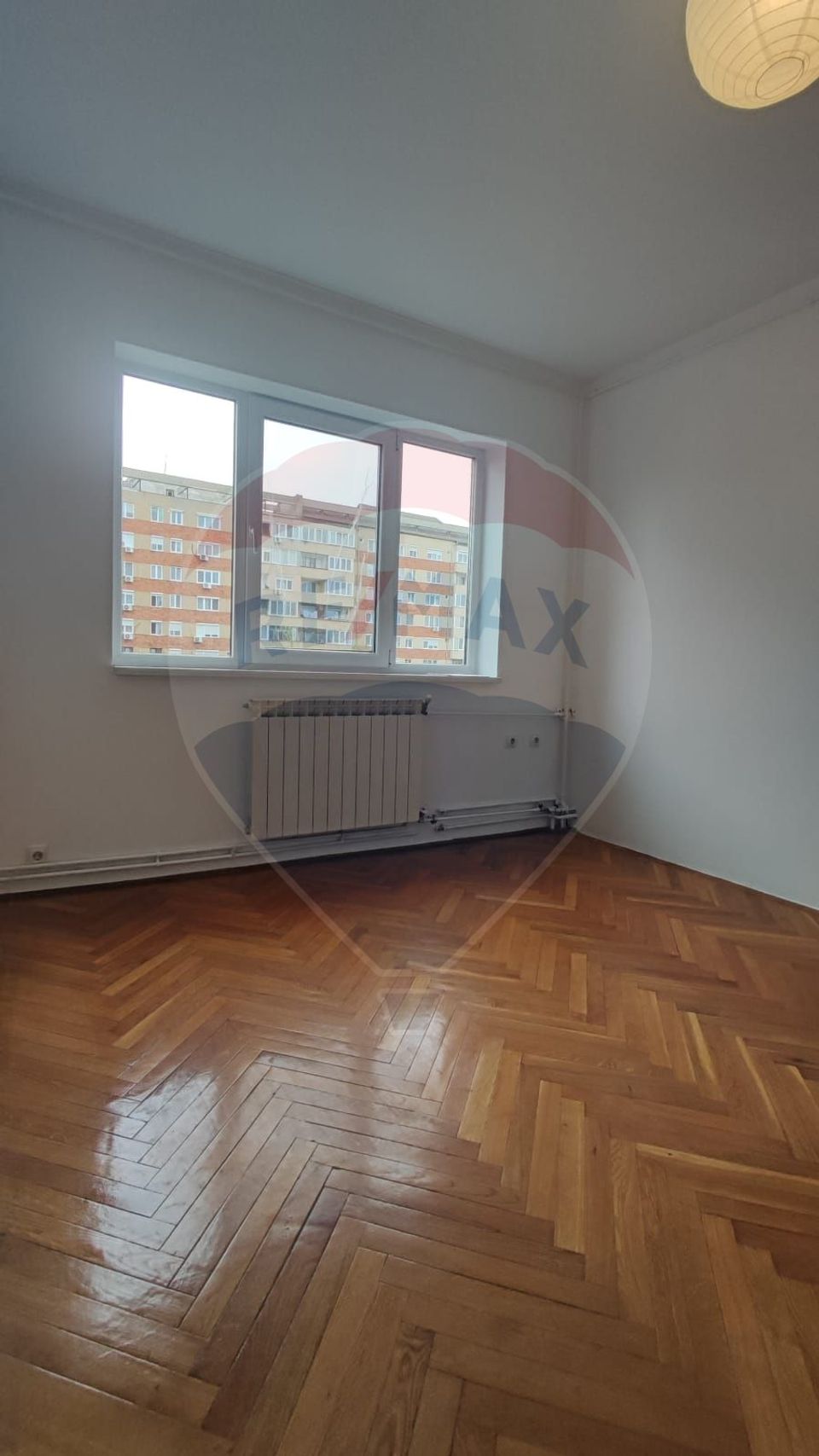 Apartament 3 camere de vanzare Bdul. Dacia vis-a-vis Scoala Dacia
