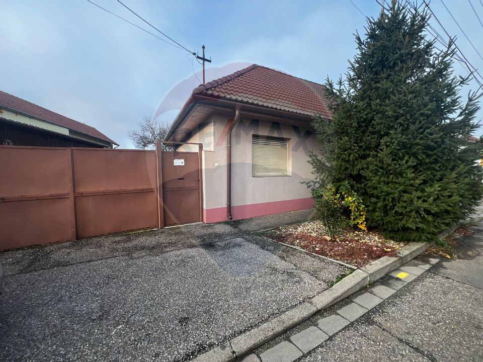 Casă  4 camere 1080 mp teren zona Gradiste