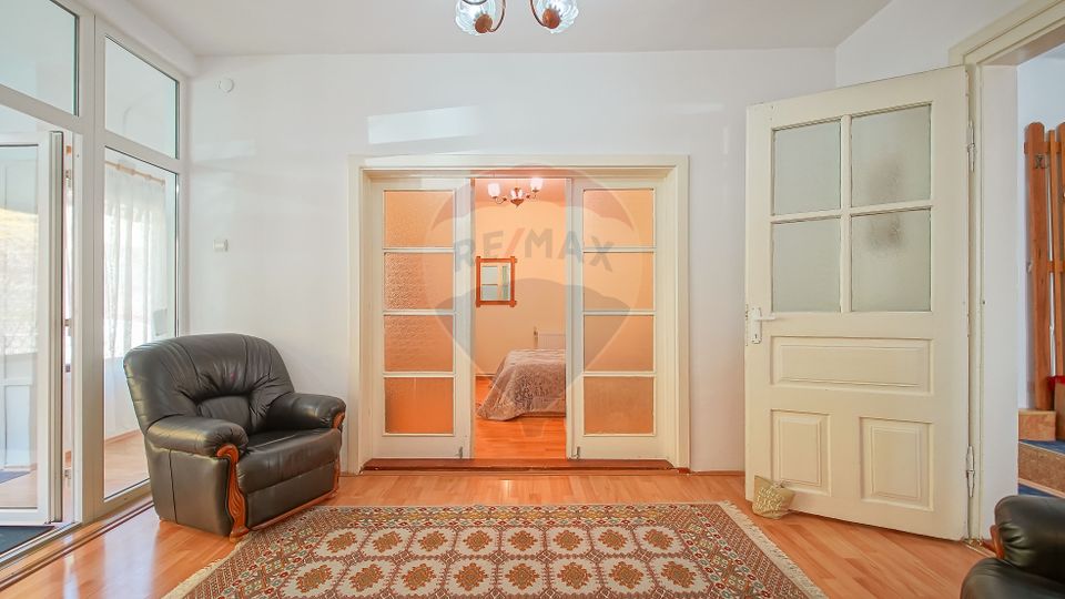 Vilă cu farmec istoric în Bușteni, pensiune sau locuință de vacanță!