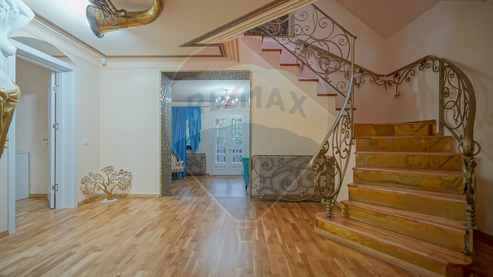 Apartament cu 4 camere | Ultracentral | Lux | Priveliste | Parcare