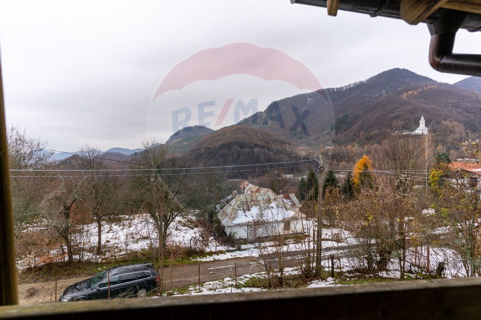 Casă de vanzare,Sacaramb jud. Hunedoara