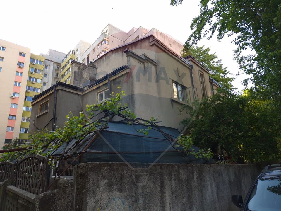 Casă / Vilă cu 11 camere de vânzare în zona Iancului