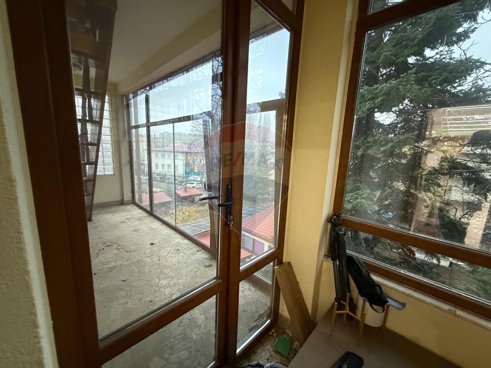 De inchiriat Casă / Vilă 7 camere + curte zona Vatra Luminoasa