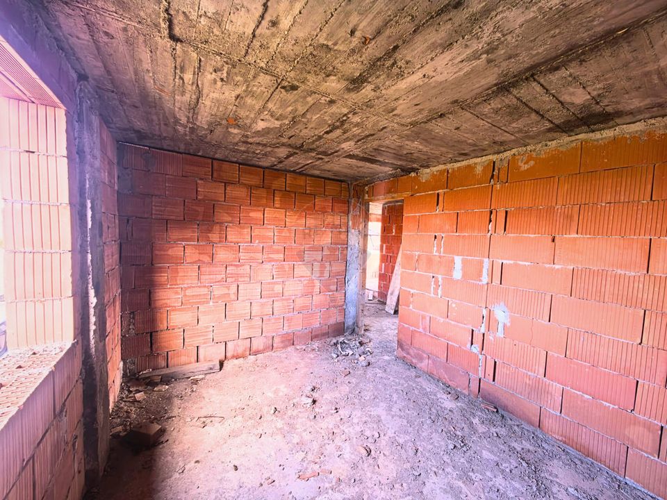 Casă P+M la roșu de vânzare – Tăuții-Măgherăuș