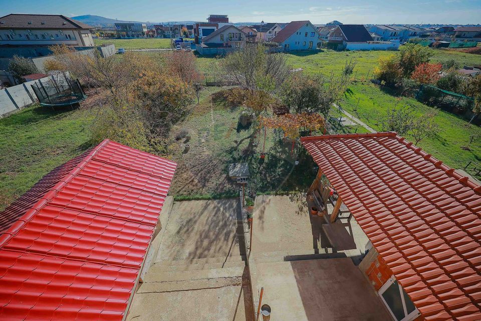 Duplex cu 5 camere și 506 mp teren de vânzare, str. Nufărului