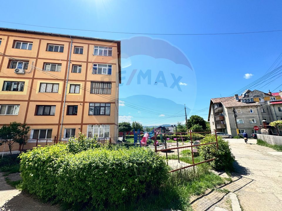 Apartament cu 3 camere- de vanzare- BUHUSI