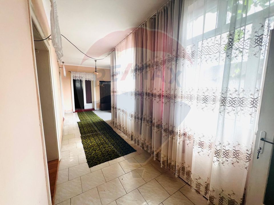 Casă 4 camere 1672 mp teren in Horia