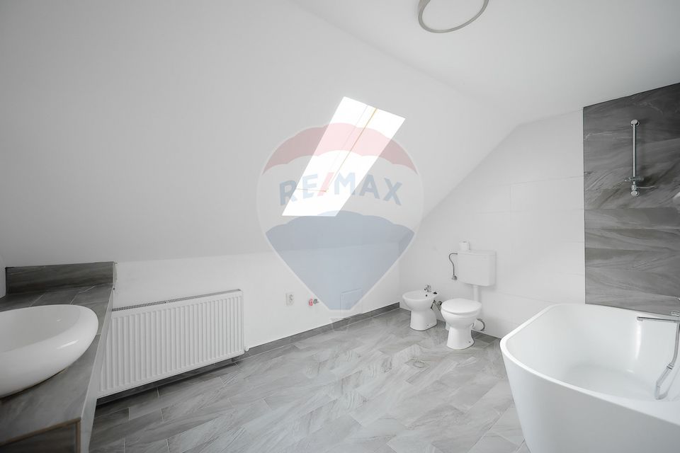 4 room House / Villa for sale, Episcopia Bihorului area