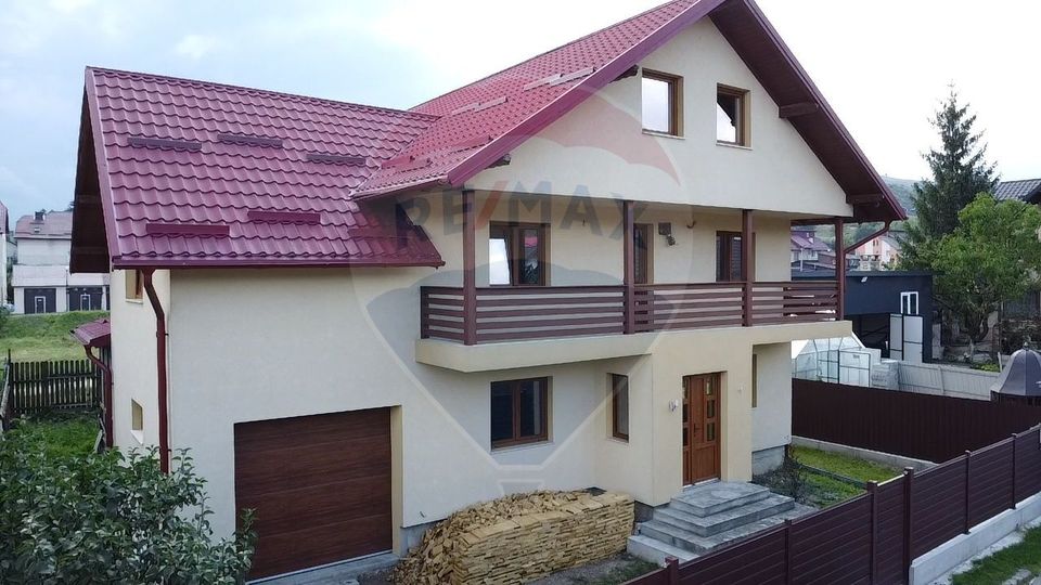 Casă / Vilă cu 5 camere de vânzare în zona Central Gura Humorului